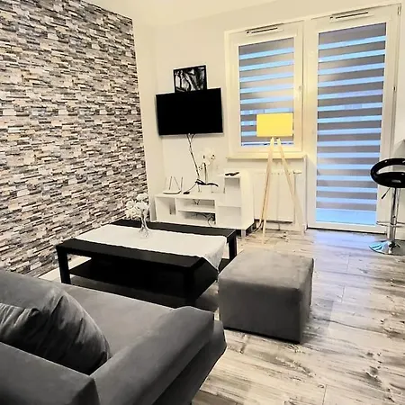 Modern, Balcony, 5 Os, Down Town Apartment