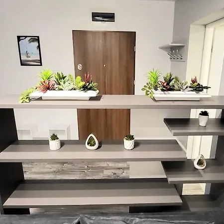 Modern, Balcony, 5 Os, Down Town Apartment *